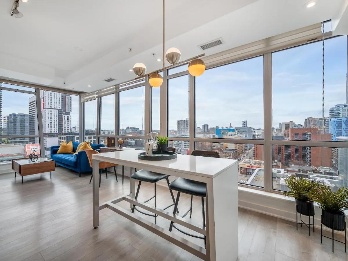 High-End 2 Bedroom Condo - Entertainment District, Downtown - City Skyline View & Balcony Toronto Canada
