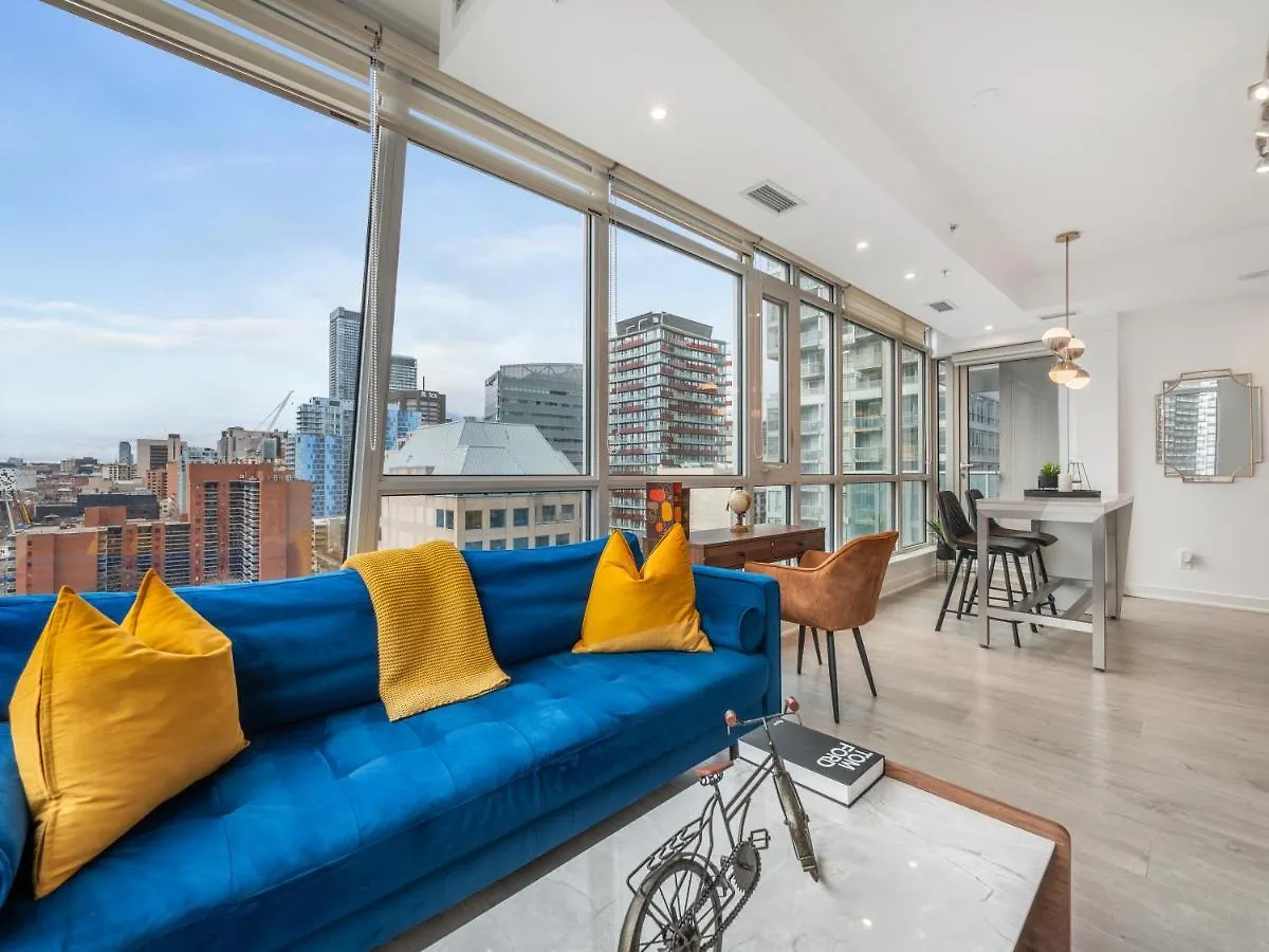 High-End 2 Bedroom Condo - Entertainment District, Downtown - City Skyline View & Balcony Toronto Apartment