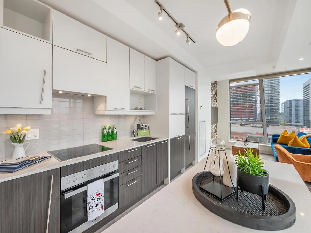 Apartment High-End 2 Bedroom Condo - Entertainment District, Downtown - City Skyline View & Balcony Toronto Canada