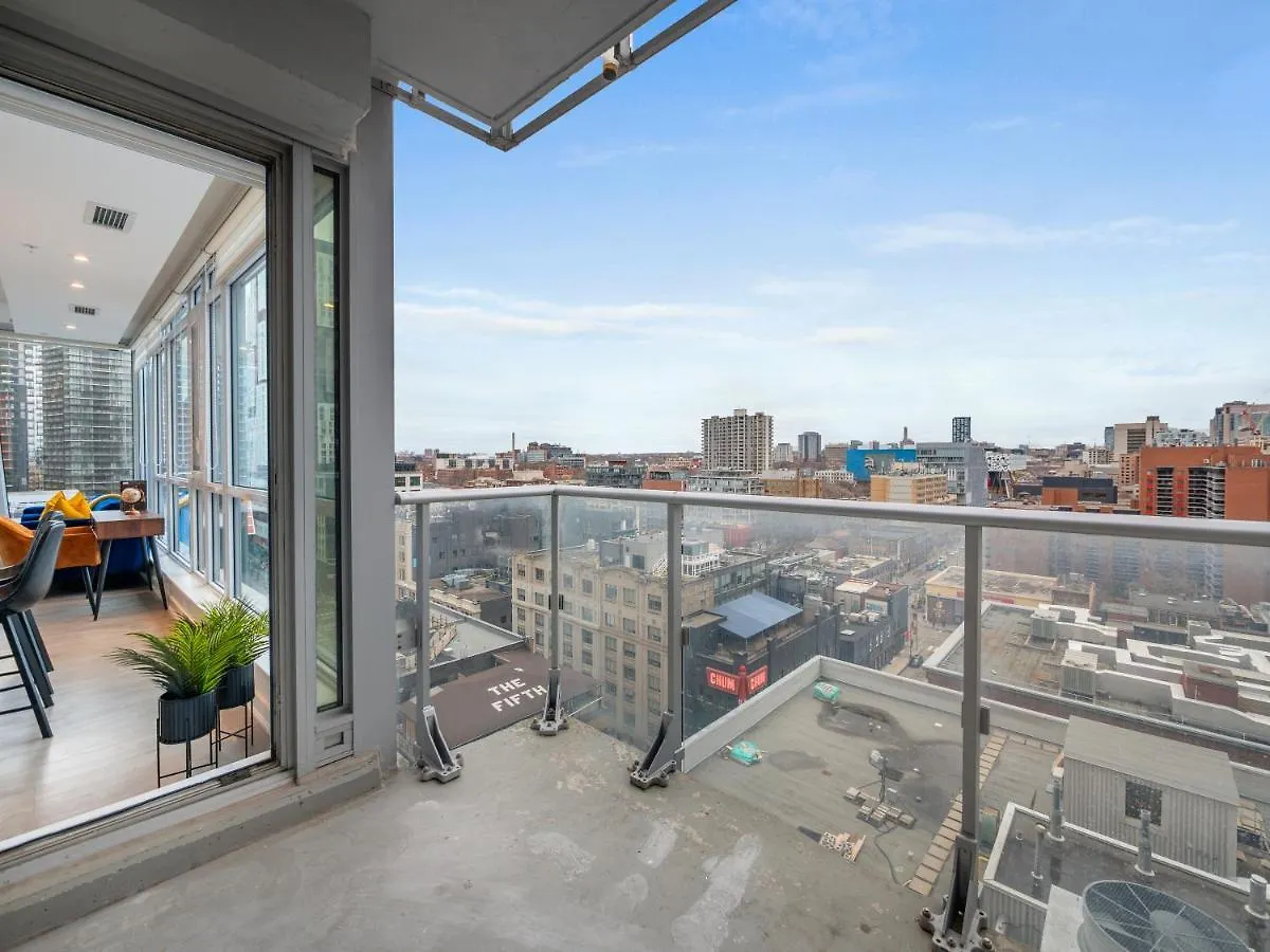 Apartment High-End 2 Bedroom Condo - Entertainment District, Downtown - City Skyline View & Balcony Toronto Canada