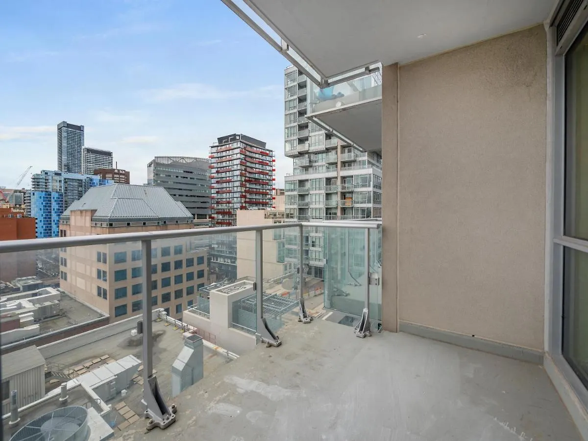Apartment High-End 2 Bedroom Condo - Entertainment District, Downtown - City Skyline View & Balcony Toronto Canada
