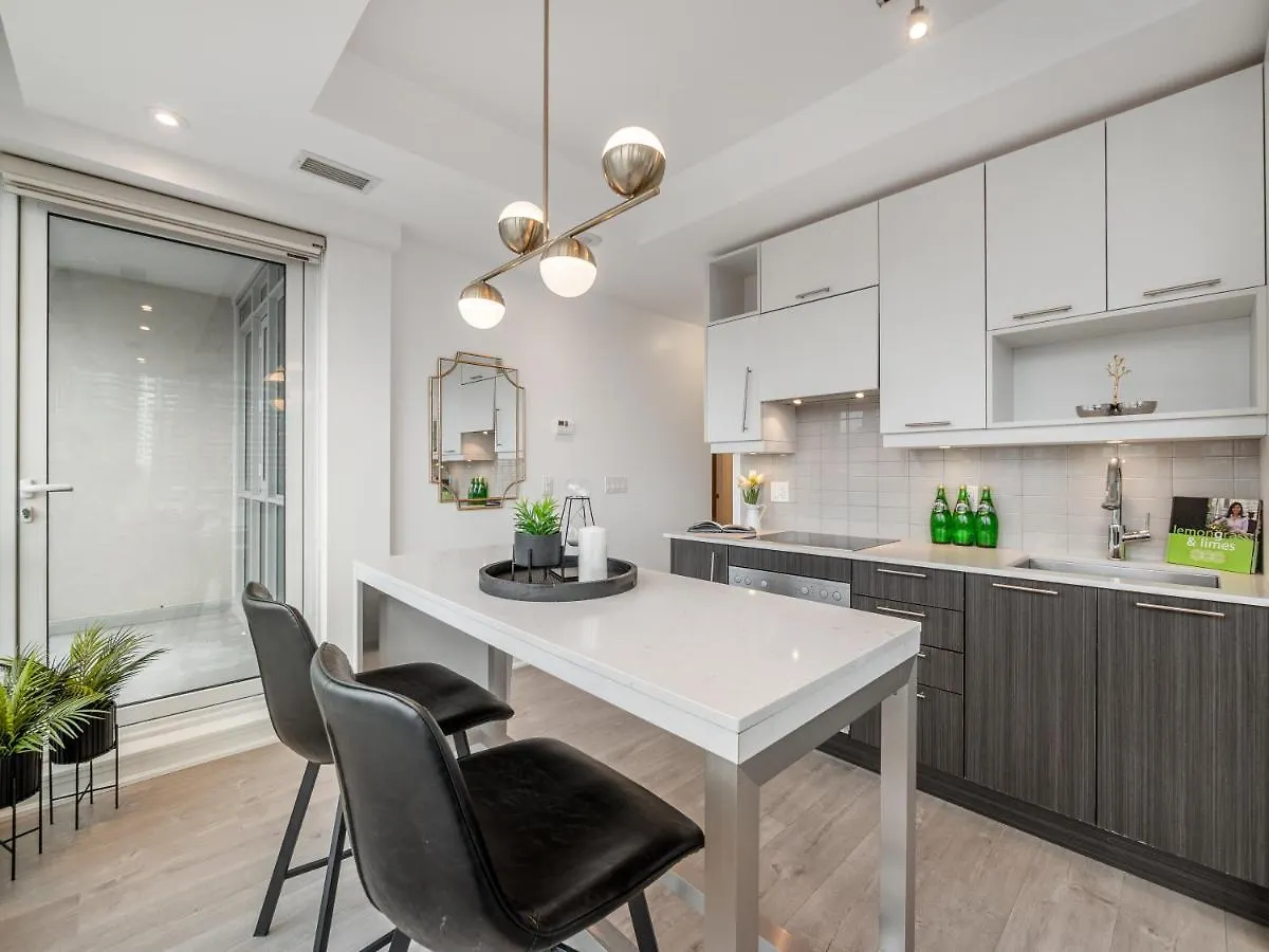 High-End 2 Bedroom Condo - Entertainment District, Downtown - City Skyline View & Balcony Toronto Apartment