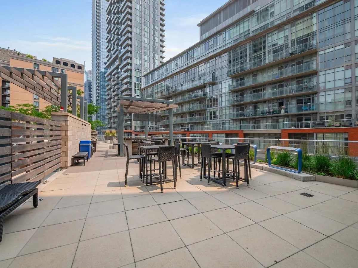 High-End 2 Bedroom Condo - Entertainment District, Downtown - City Skyline View & Balcony Toronto Apartment