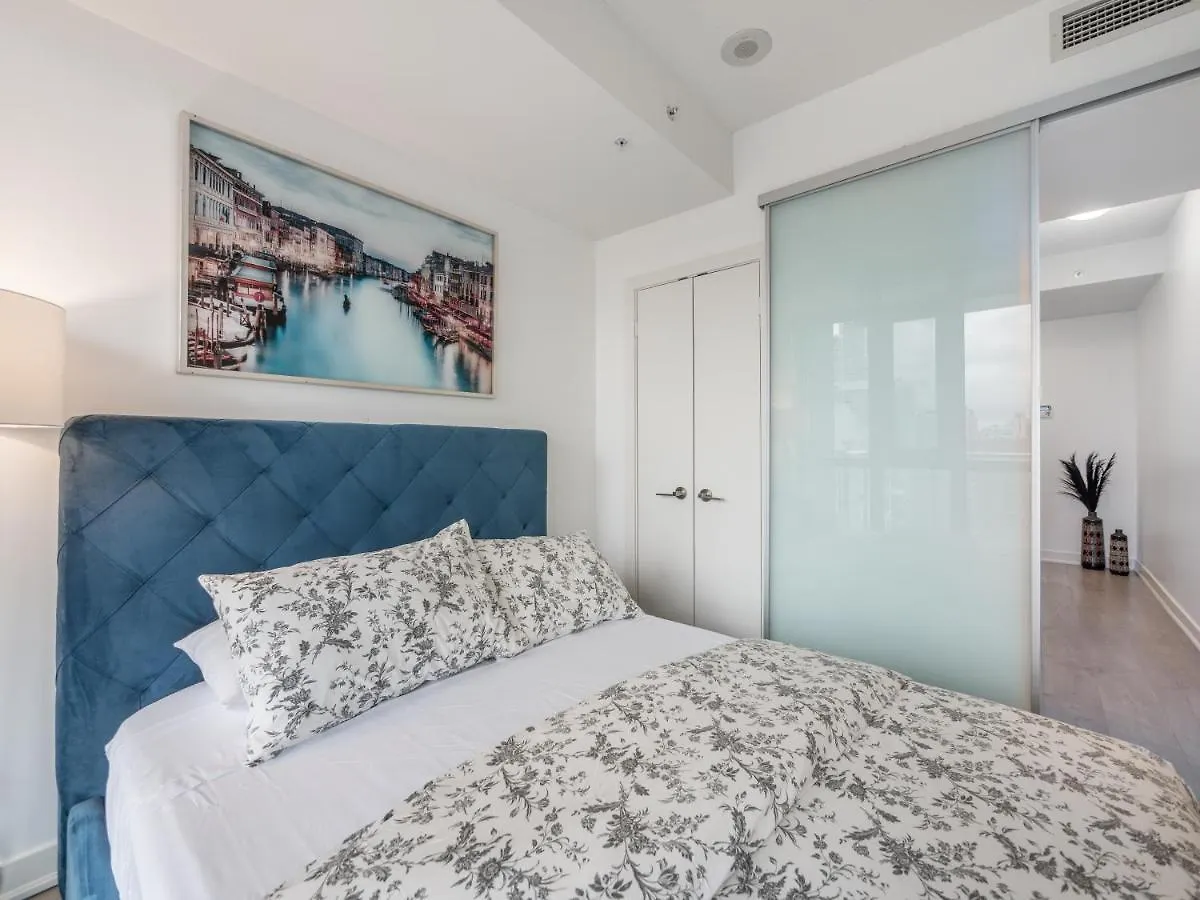 High-End 2 Bedroom Condo - Entertainment District, Downtown - City Skyline View & Balcony Toronto