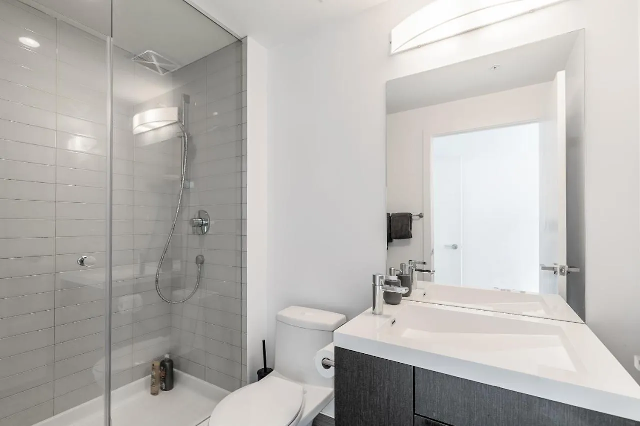 Apartment High-End 2 Bedroom Condo - Entertainment District, Downtown - City Skyline View & Balcony Toronto Canada