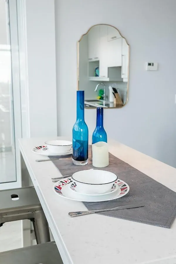Apartment High-End 2 Bedroom Condo - Entertainment District, Downtown - City Skyline View & Balcony Toronto