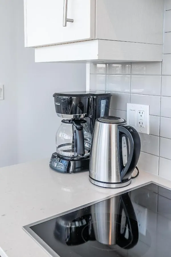 Apartment High-End 2 Bedroom Condo - Entertainment District, Downtown - City Skyline View & Balcony Toronto