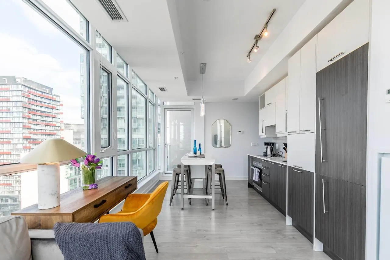 Apartment High-End 2 Bedroom Condo - Entertainment District, Downtown - City Skyline View & Balcony Toronto Canada