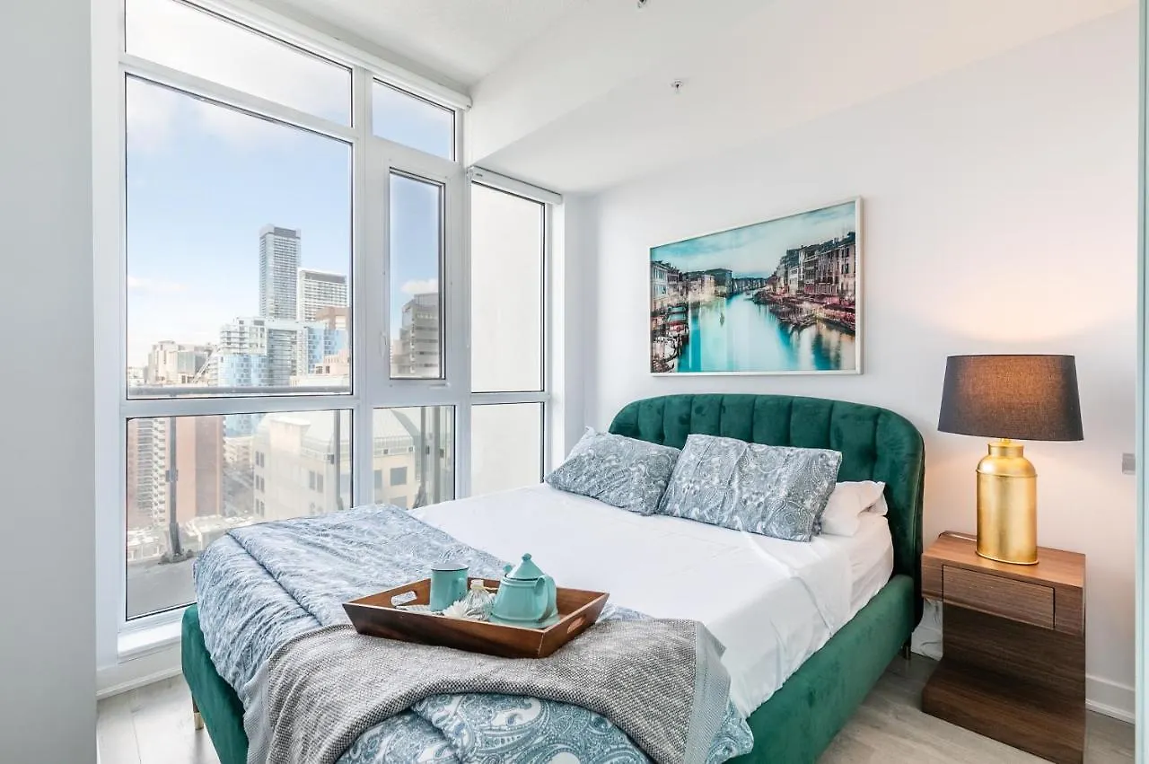 High-End 2 Bedroom Condo - Entertainment District, Downtown - City Skyline View & Balcony Toronto Kanada